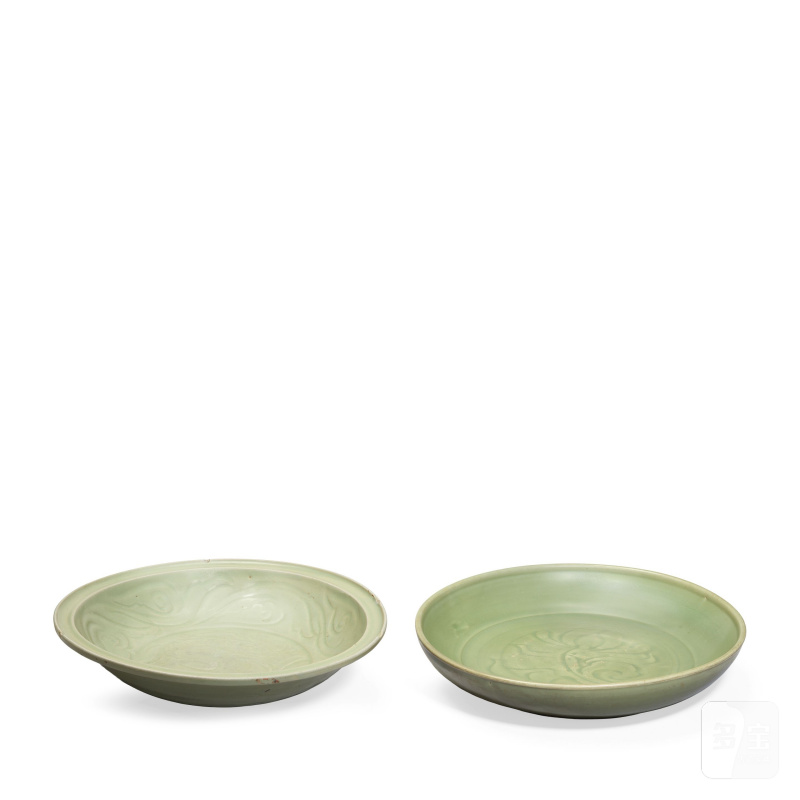 明 龍泉青釉盤兩件 | TWO LONGQUAN CELADON CHARGERS - 图5